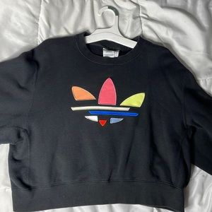 CROPPED ADIDAS SWEATSHIRT✅